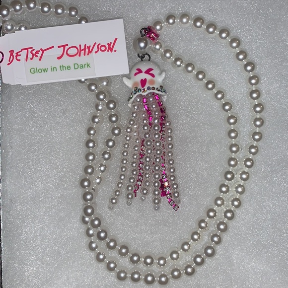 NWT $48 GLOW IN THE DARK Betsey Johnson Ghost Pearl Fringe Necklace - Picture 4 of 9